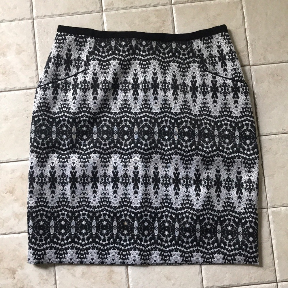 H&M Black and White Print Skirt Size 8